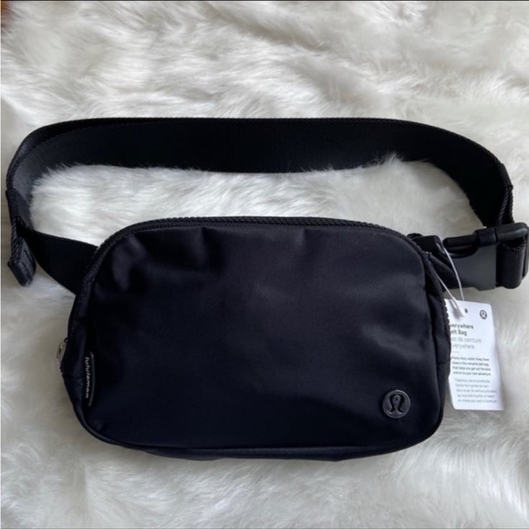🆕 NWT Lululemon Everywhere Belt Bag 1L Black - Picture 4 of 9